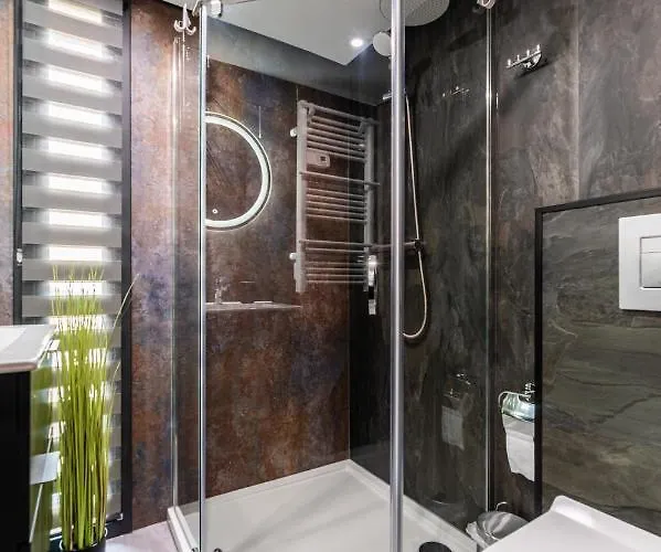 Moon Hill's Lord Apartment *